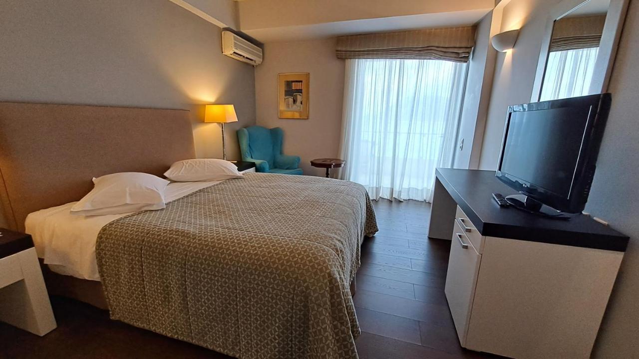 Porto Rio Hotel พาทรา ภายนอก รูปภาพ